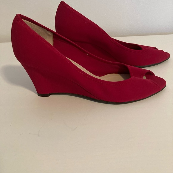 Salvatore Ferragamo wedge heels with open toe. - Picture 2 of 4